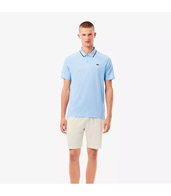 Tennis-Poloshirt Lacoste Novak Djokovic in Pastellblau auf dem Platz