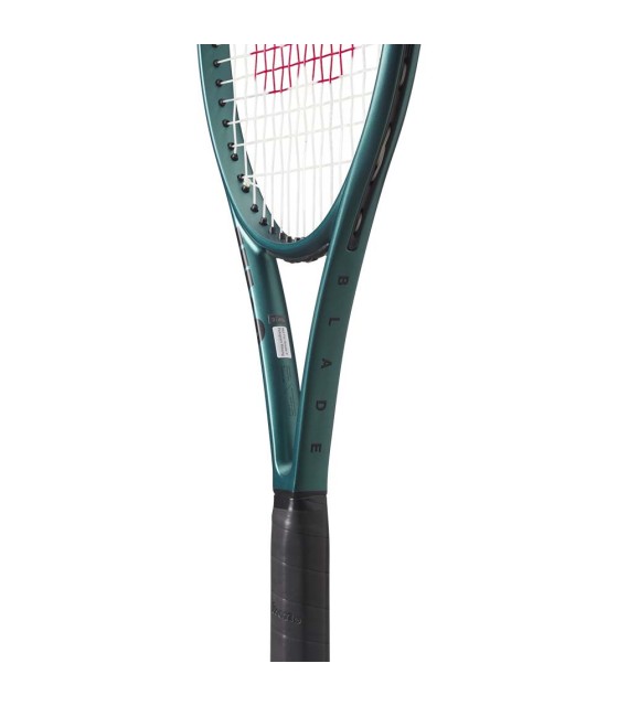 Wilson Blade 100 v9 (300g) tennis racket for testing | Ipontennis