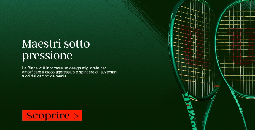 Banner Wilson Blade v10 con tre racchette da tennis e un messaggio su controllo, pressione e gioco aggressivo